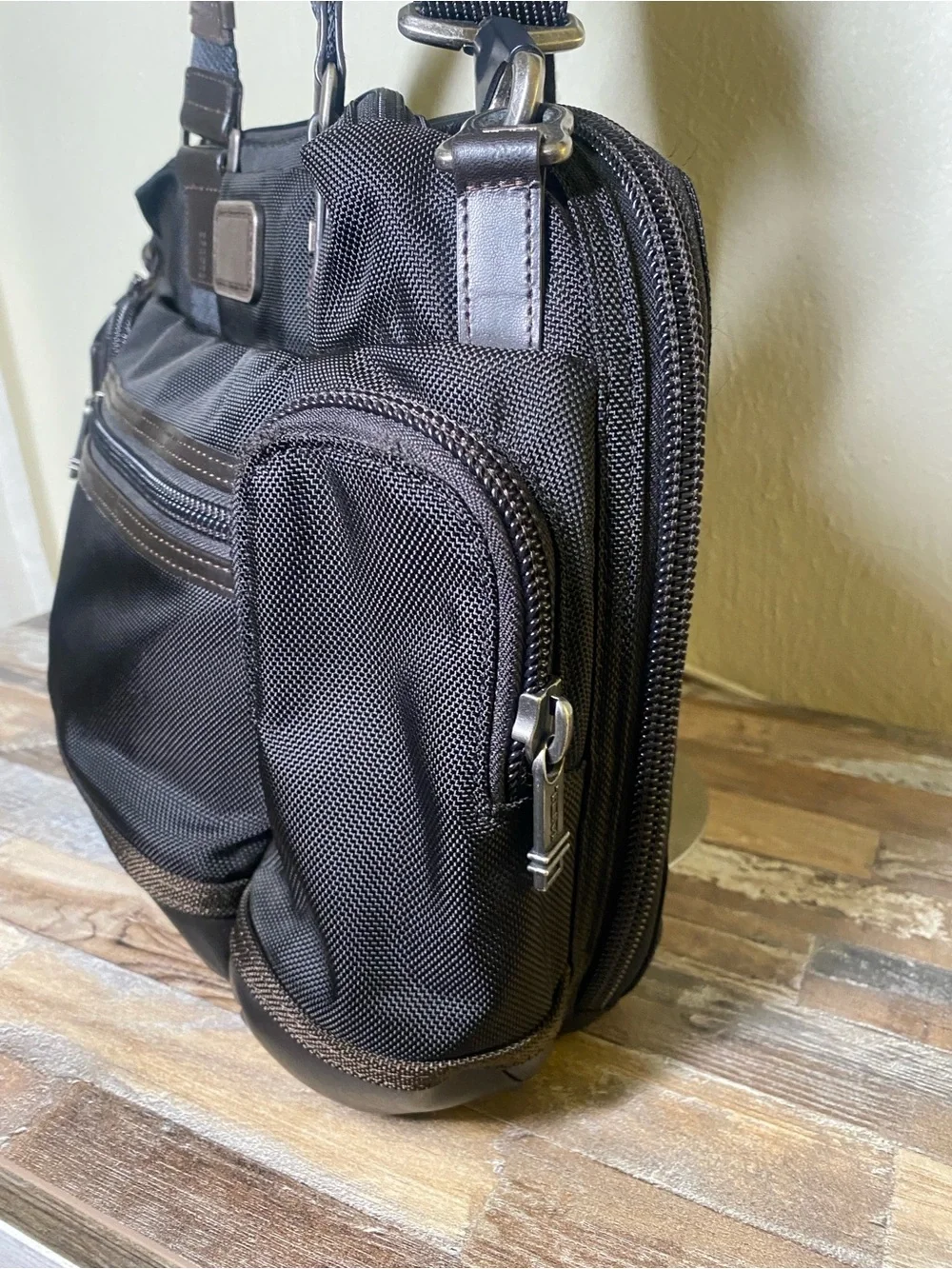TUMI ALPHA BRAVO BLACK Men's Multi-Pocket Messenger Bag